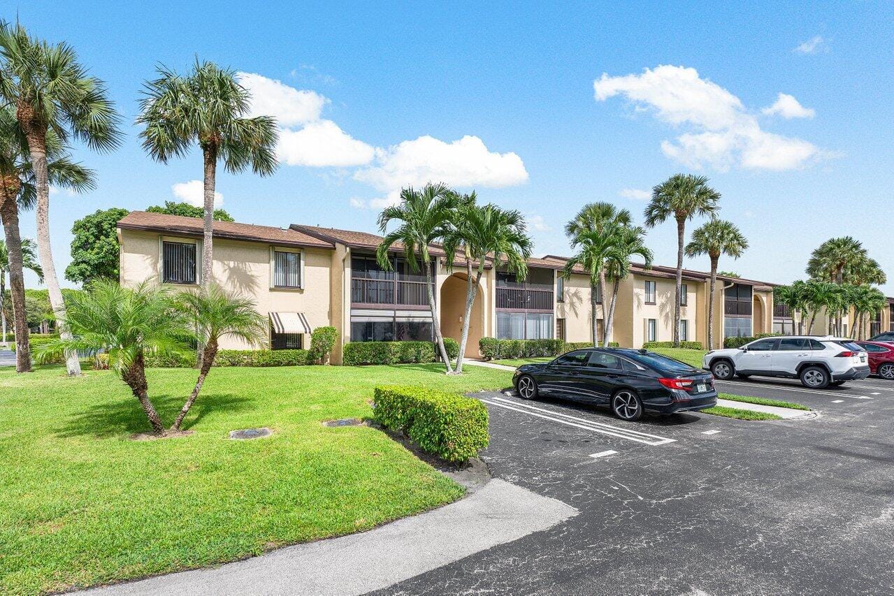 609 Sea Pine Way B2, Greenacres, FL 33415 photo 2