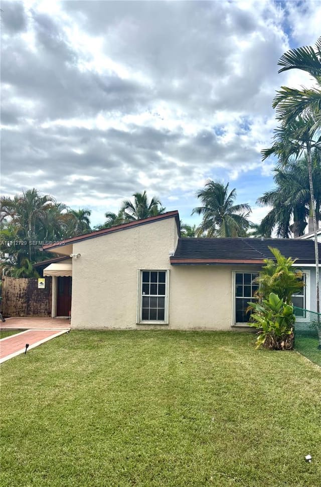158 SW 96th Court A, sold in Homes of Versailles, Miami, FL