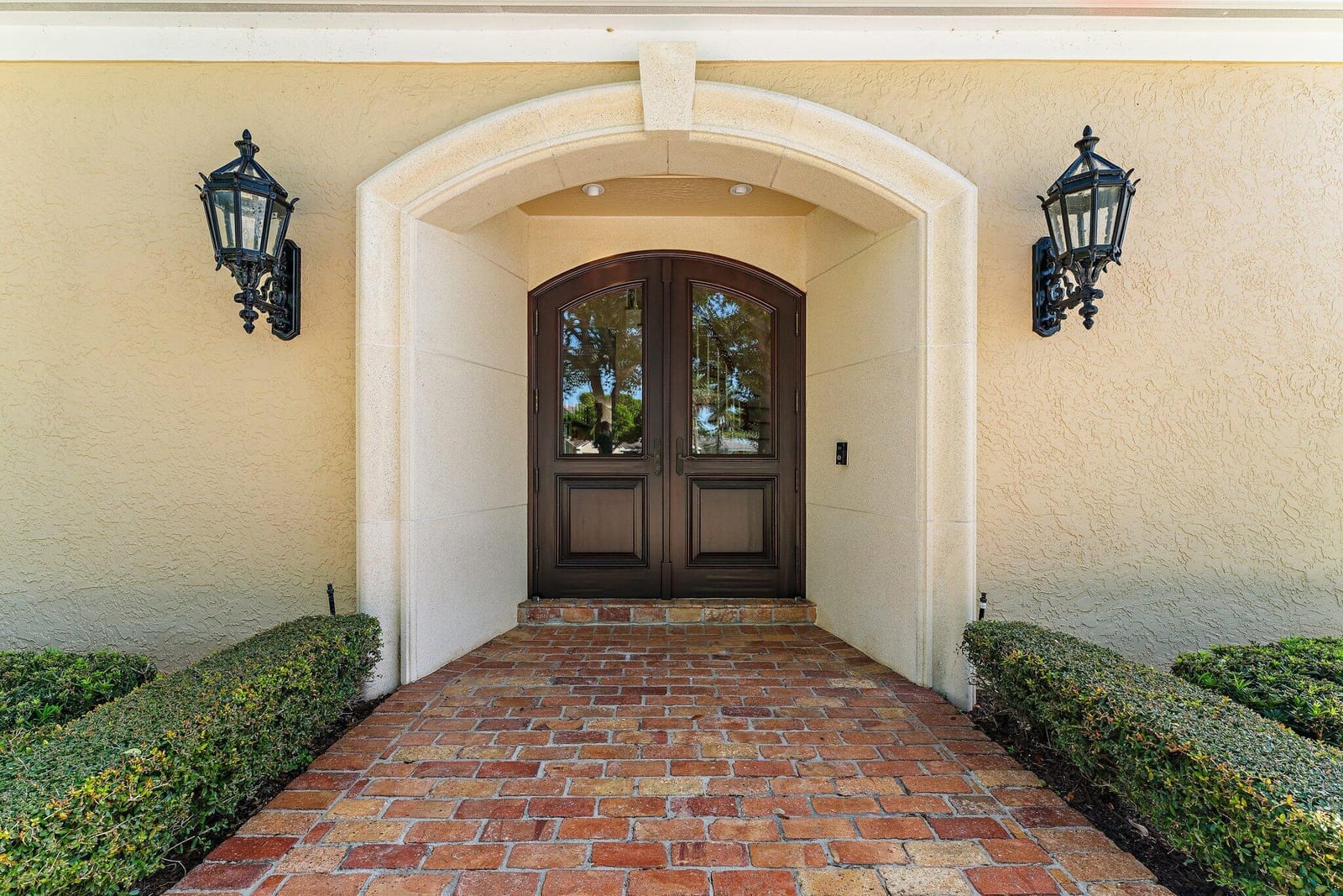 1132 Country Club Drive — photo 3