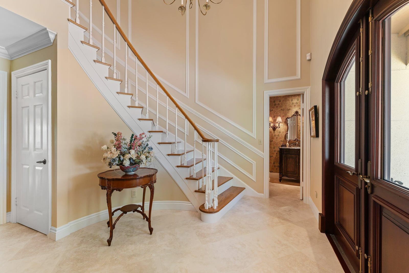 1132 Country Club Drive — photo 4