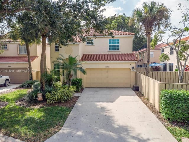 10700 NW 12th Court, Plantation, FL 33322