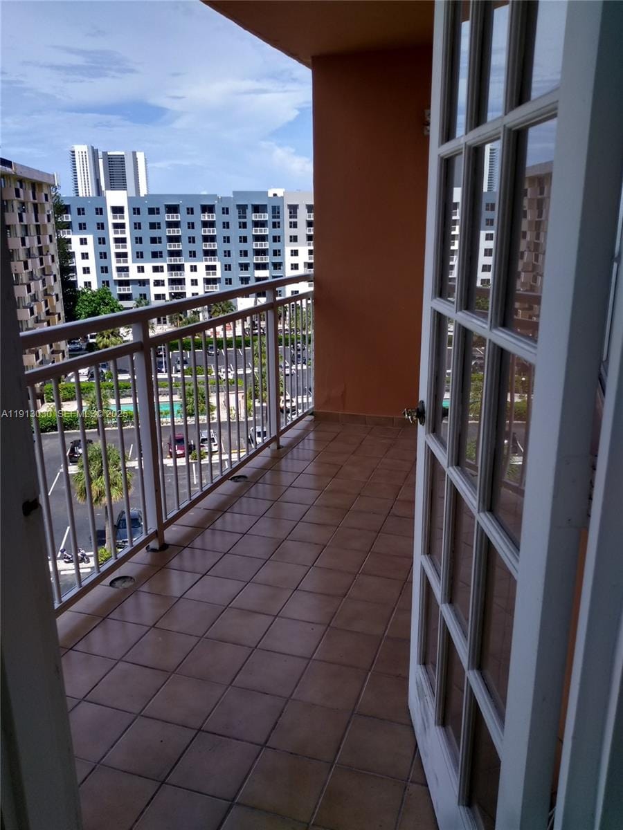 2025 NE 164th Street 806, North Miami Beach, FL 33162 photo 4