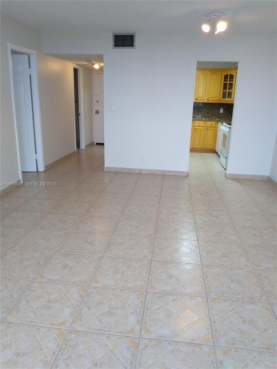 2025 NE 164th Street 806, North Miami Beach, FL 33162 photo 7