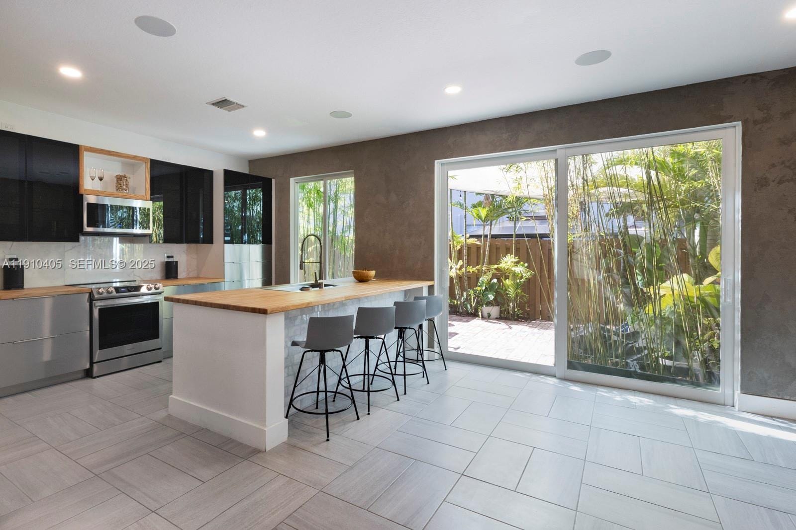 5752 NW 112th Court, Doral, FL 33178
