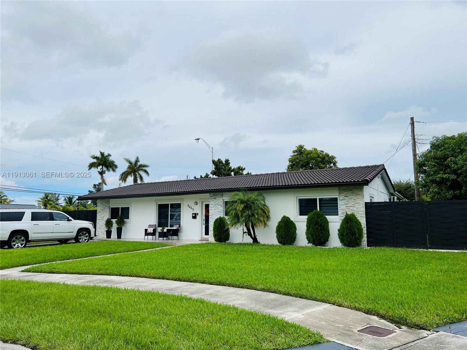 4 bedroom home for sale at 9645 10th, Miami, FL 33174 — $965,000