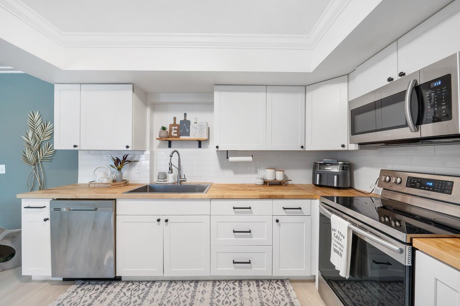 232 Wellesley Drive — photo 8