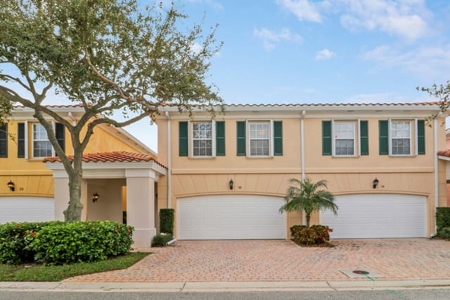 18 Tall Oaks Circle, sold in Tequesta Oaks, Tequesta, FL