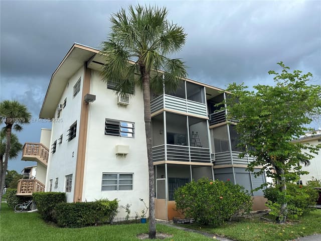 16790 NE 14th Avenue 202, Mar Len Gardens No 12 Cor, Miami, FL
