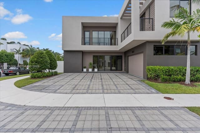 7440 NW 100th Court, Doral, FL 33178