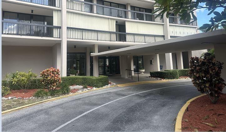 2425 Presidential Way 1203, West Palm Beach, FL 33401