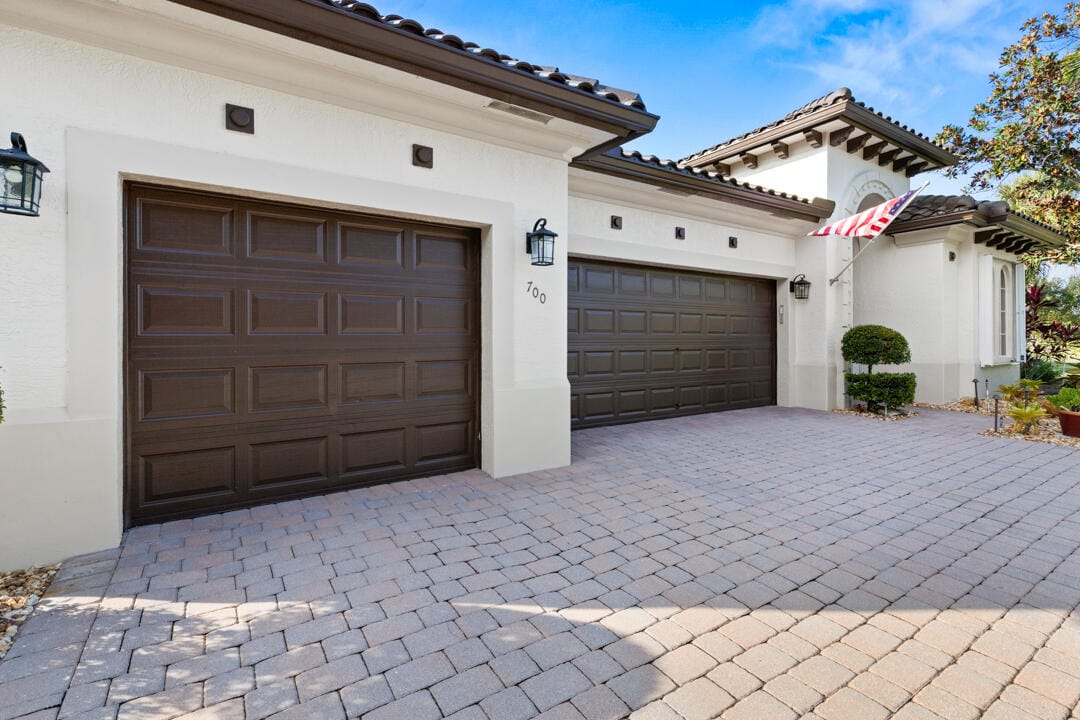 700 SW Pebble Lane — photo 3