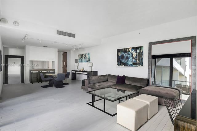 2201 Collins Avenue 431, sold in 2201 Collins Ave Condo, Miami Beach, FL