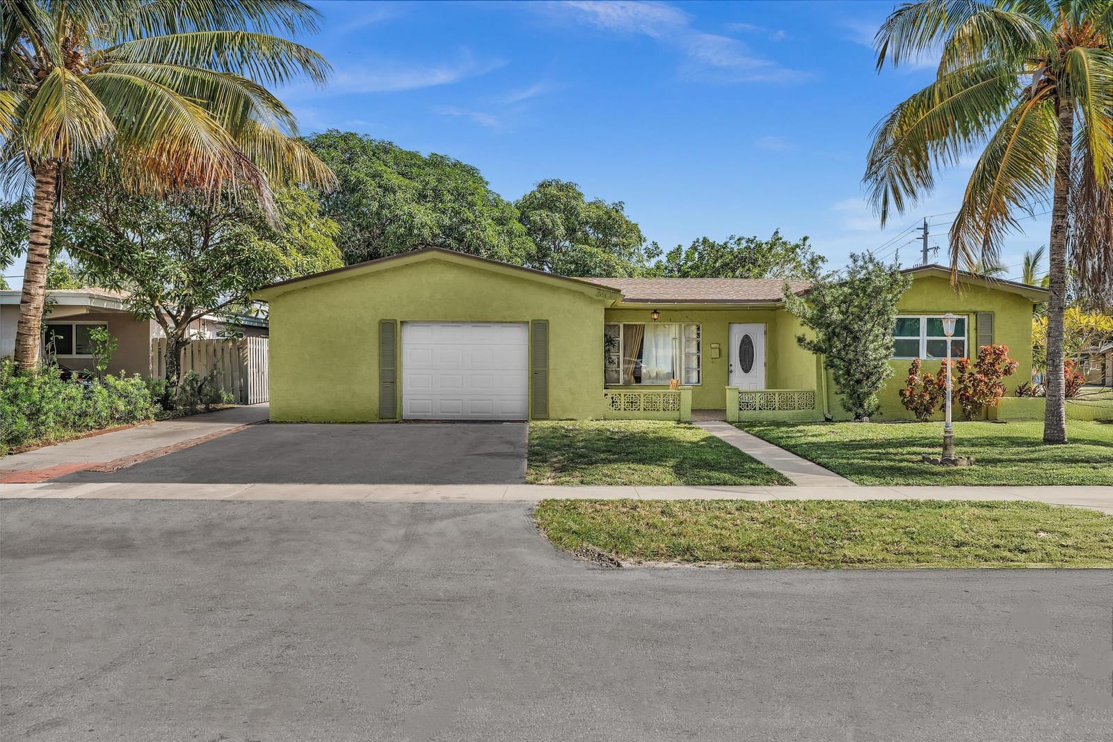 3400 NW 39th Avenue, Lauderdale Lakes, FL 33309
