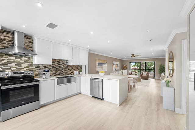 18 Stratford Drive E F, sold in Stratford At Hunters Run Condo, Boynton Beach, FL