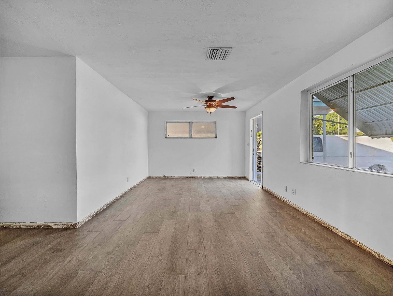 5811 NE 1 Terrace — photo 11