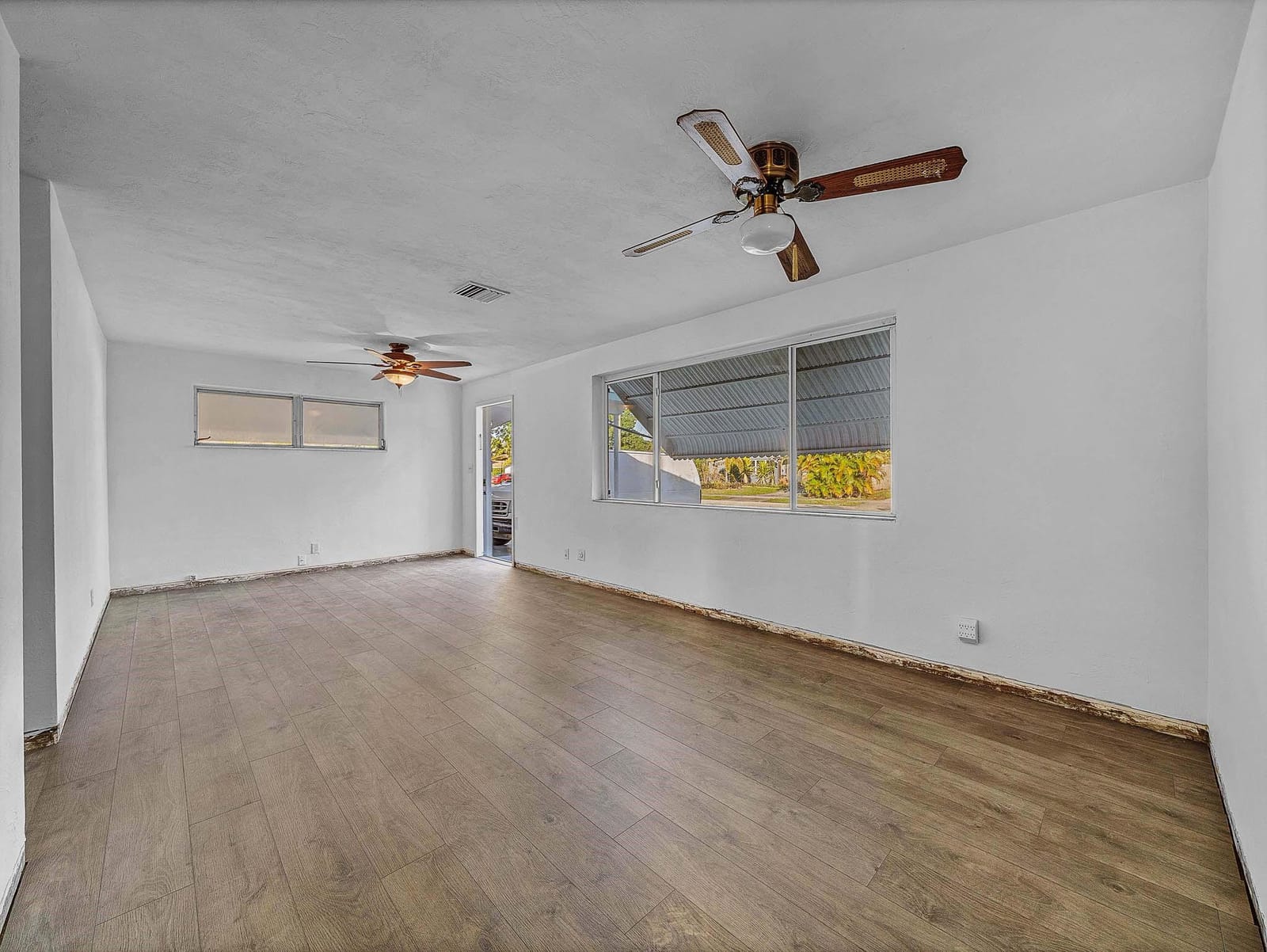 5811 NE 1 Terrace — photo 9