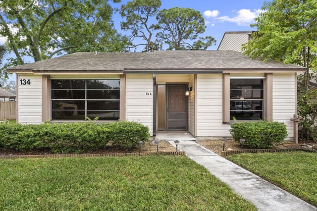134 Sherwood Circle 16a, sold in Jupiter Village Townhomes, Jupiter, FL