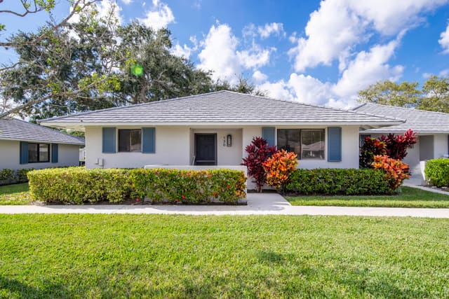 130 Club Drive, sold in Club Cottages, Palm Beach Gardens, FL