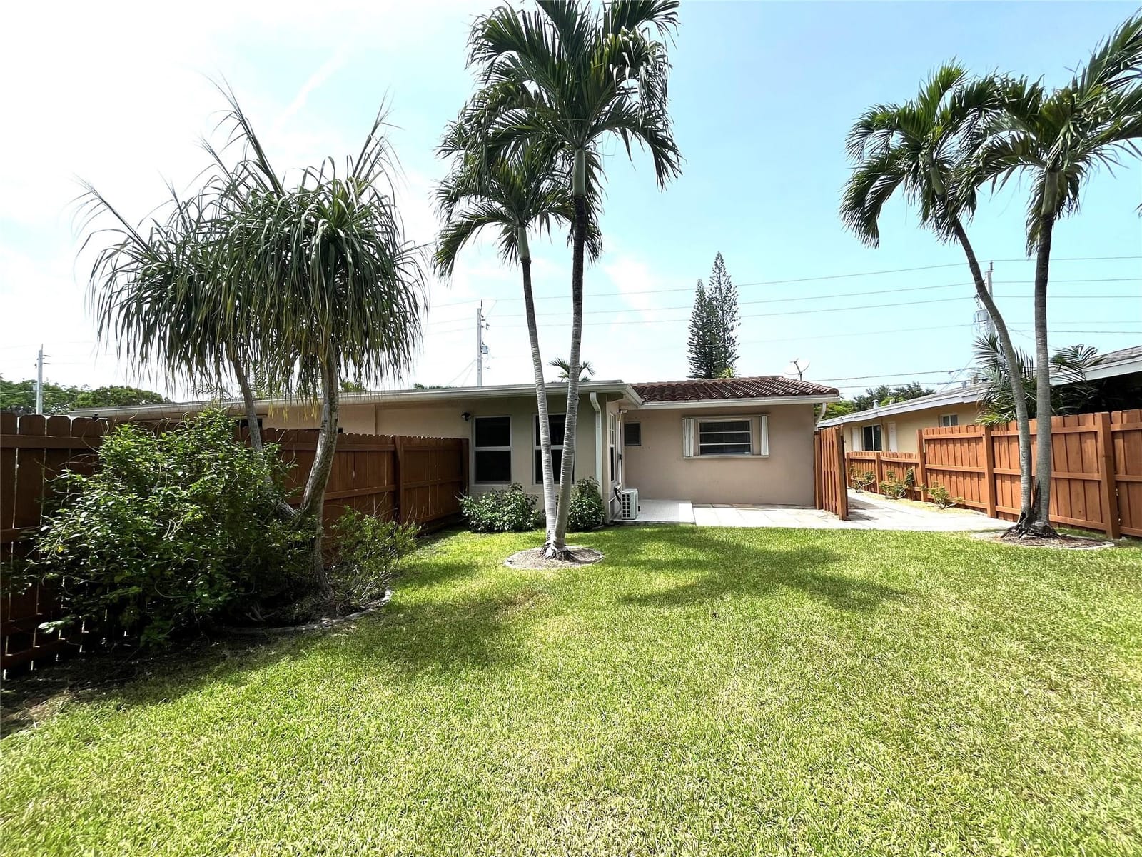 1644 NE 33rd Street, Oakland Park, FL 33334 photo 18