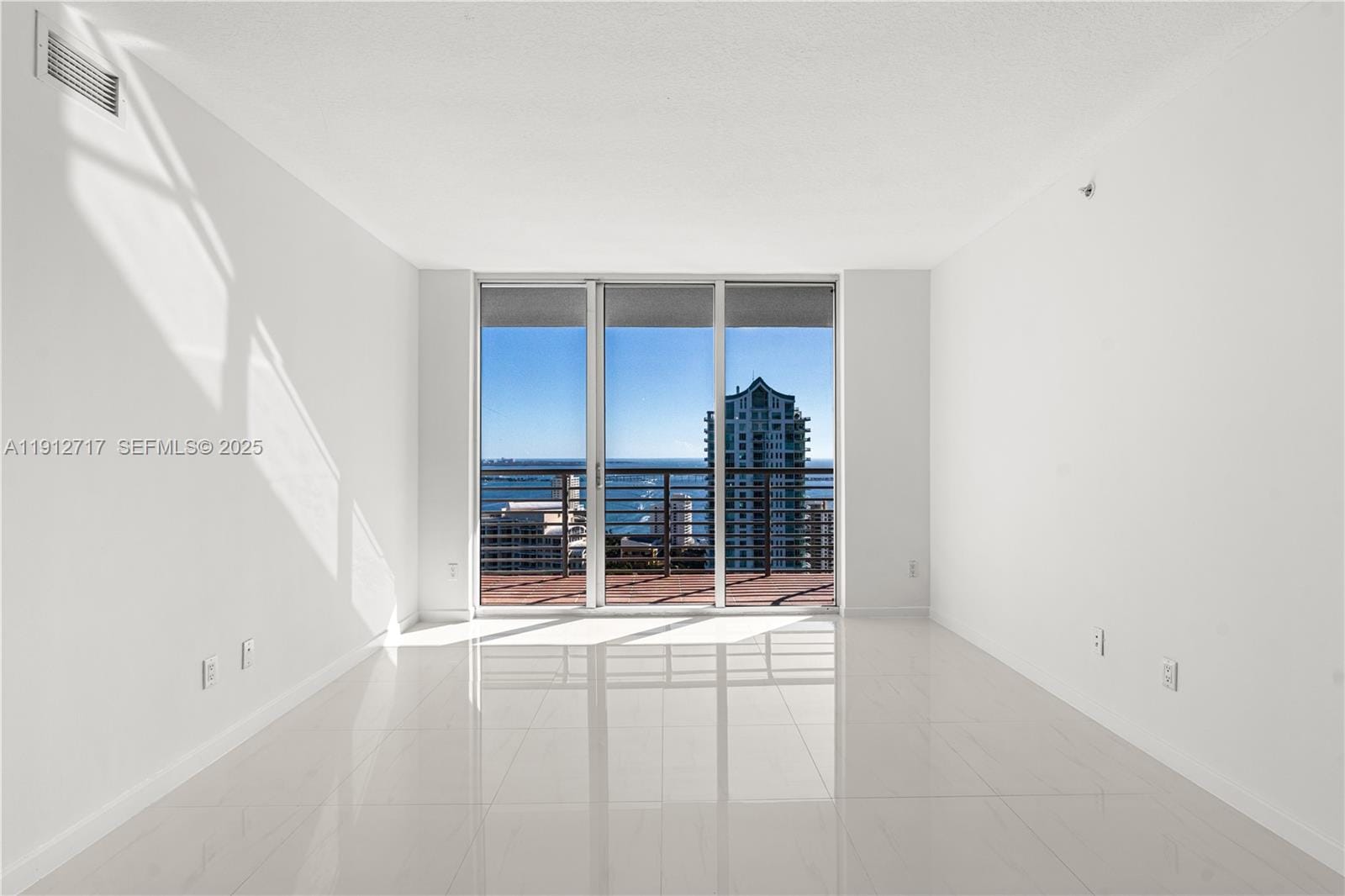 335 S Biscayne Boulevard 4105, Miami, FL 33131 photo 19
