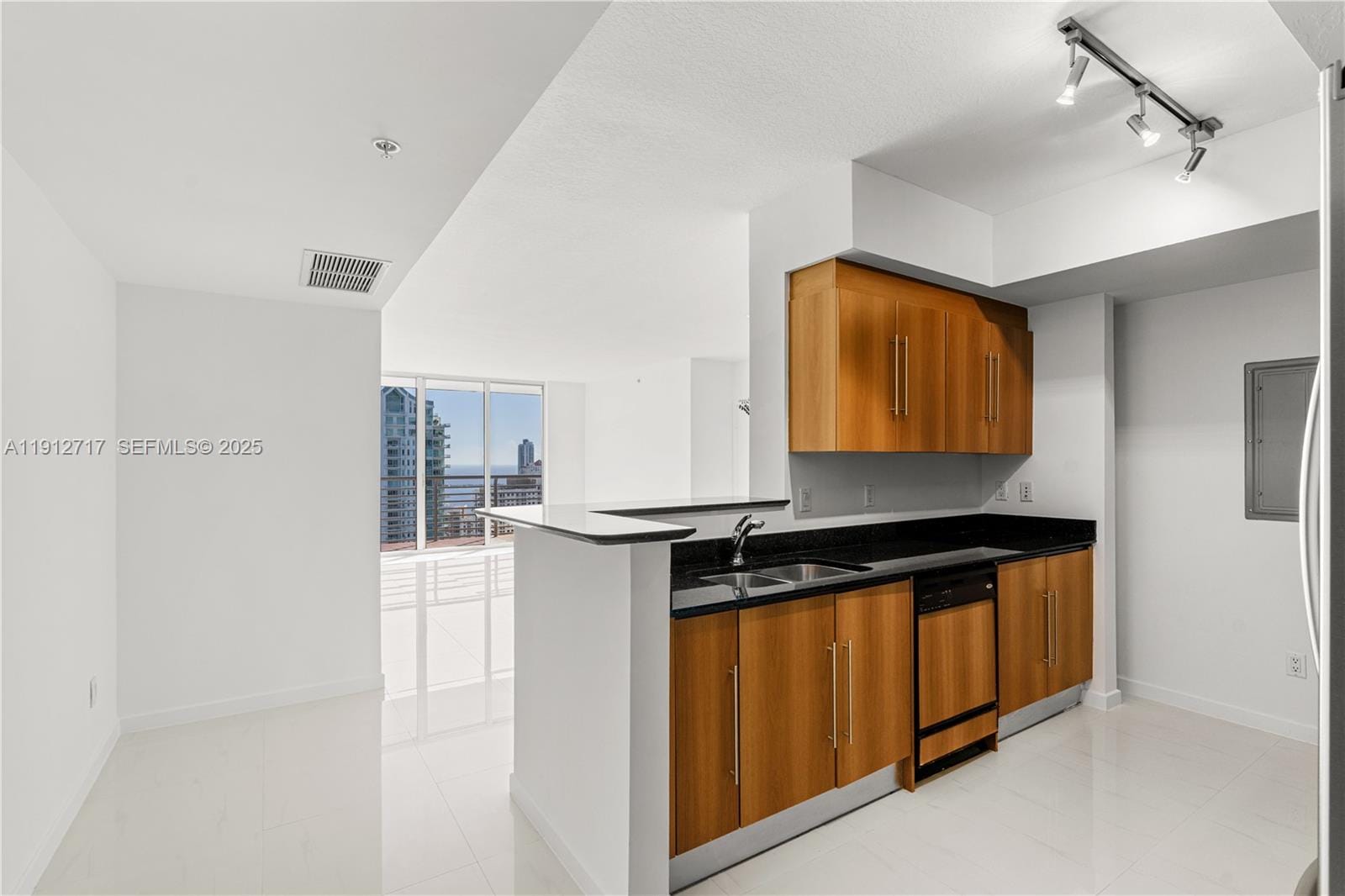 335 S Biscayne Boulevard 4105 — photo 8