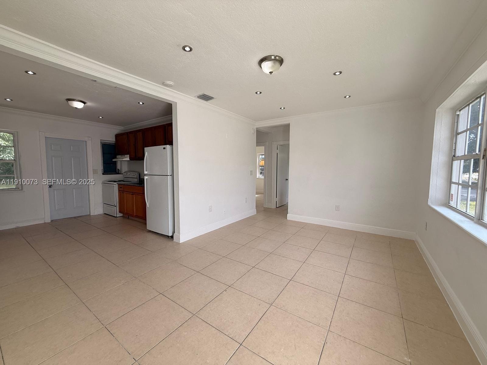 9 Miami Gardens Road, West Park, FL 33023 photo 2