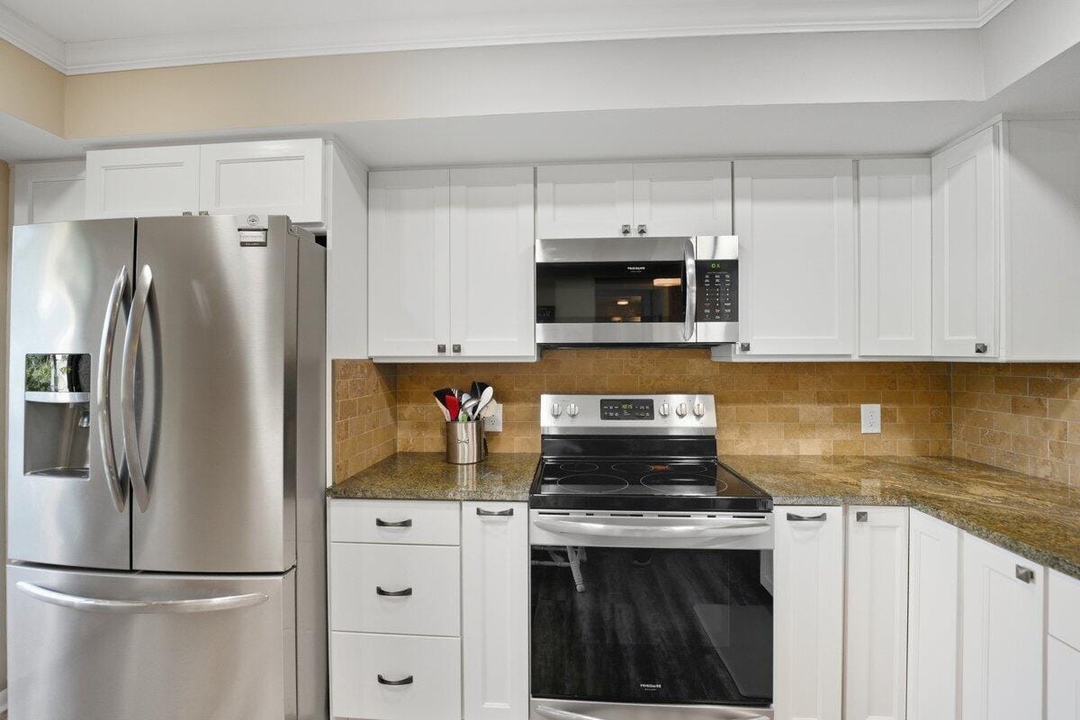 9430 Meadowood Drive 205 — photo 4