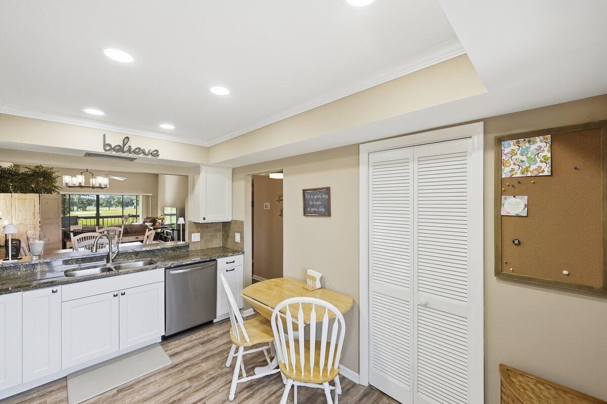 9430 Meadowood Drive 205 — photo 5