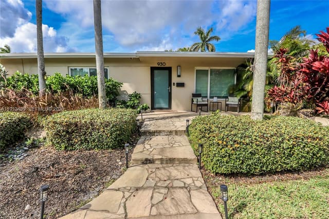 930 N 11th Court, Hollywood, FL 33019