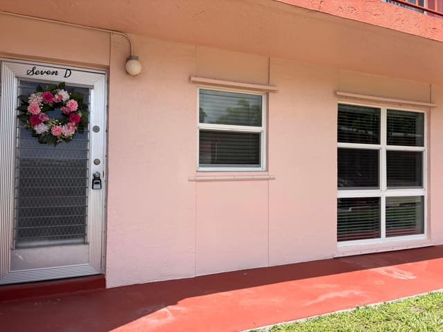 7 Golfs Edge D, West Palm Beach, FL 33417