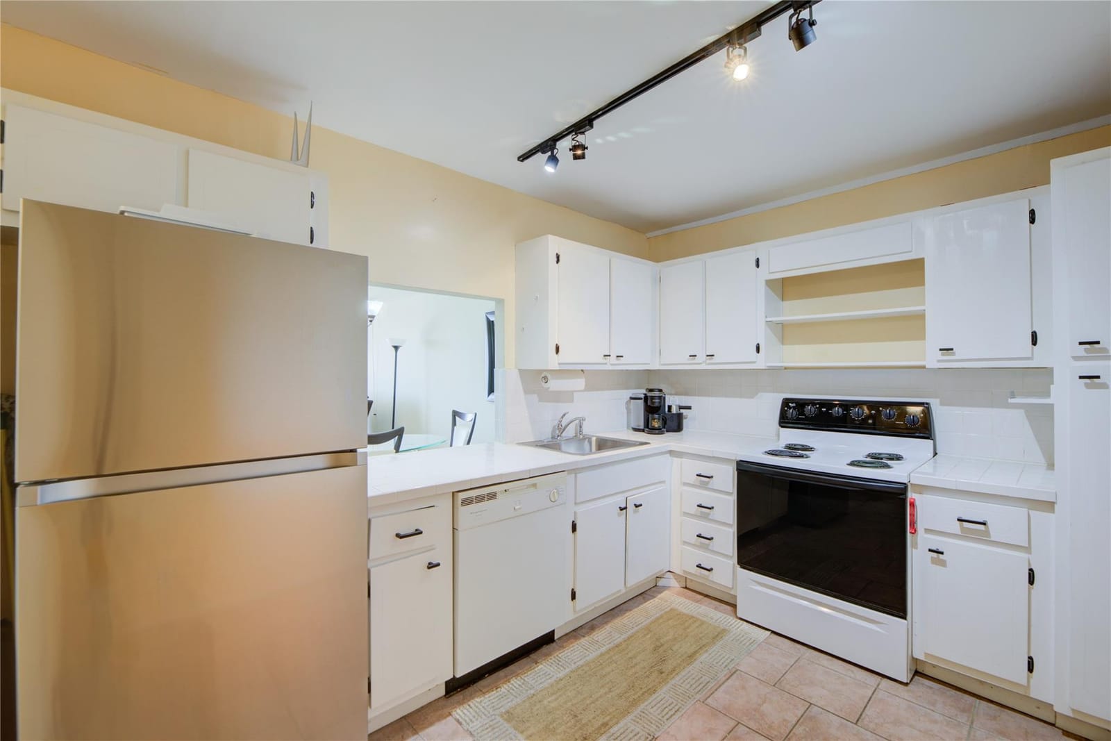 427 Golden Isles Drive 14B, Hallandale Beach, FL 33009 photo 13