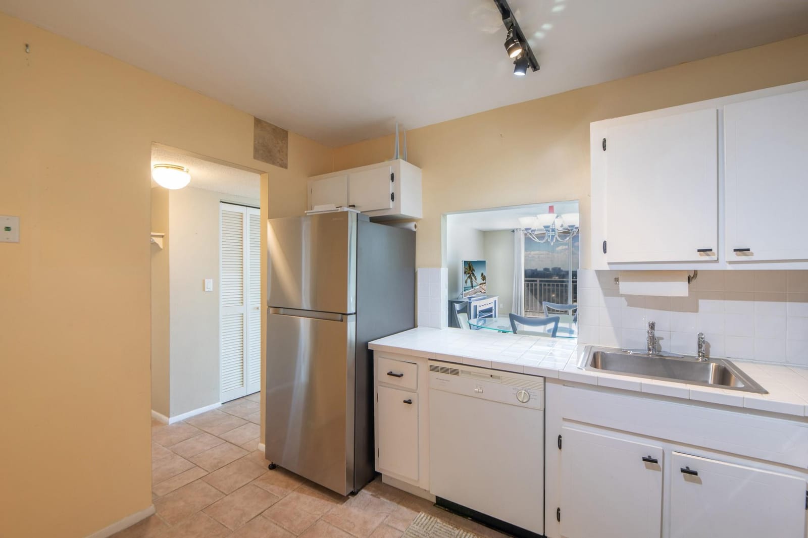 427 Golden Isles Drive 14B, Hallandale Beach, FL 33009 photo 15