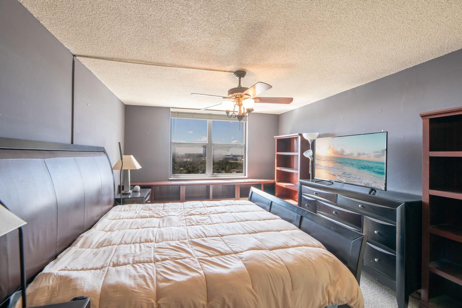 427 Golden Isles Drive 14B, Hallandale Beach, FL 33009 photo 17