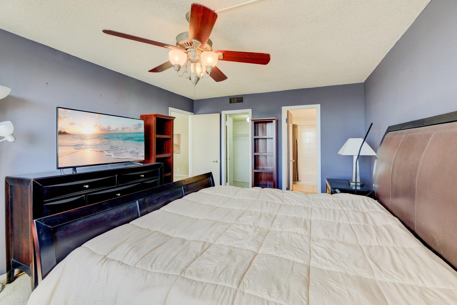 427 Golden Isles Drive 14B, Hallandale Beach, FL 33009 photo 18