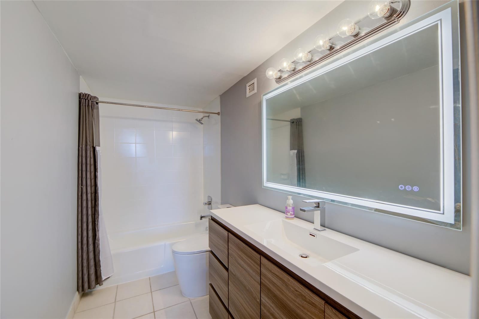 427 Golden Isles Drive 14B, Hallandale Beach, FL 33009 photo 21