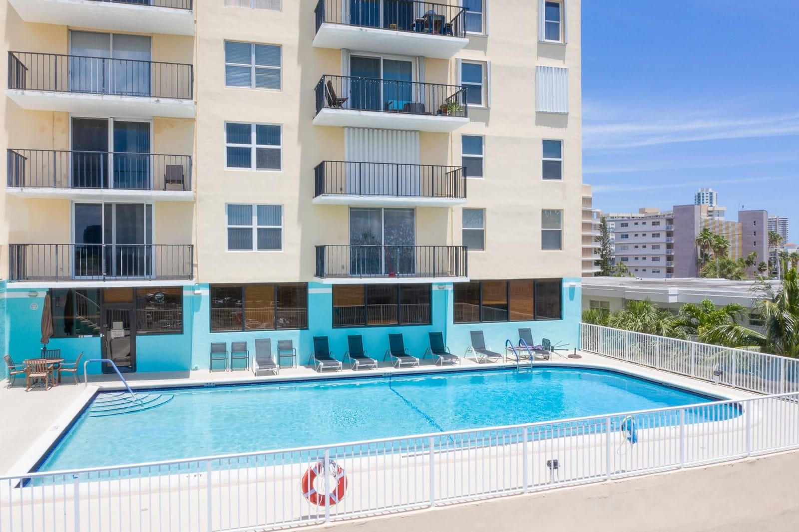 427 Golden Isles Drive 14B, Hallandale Beach, FL 33009 photo 28
