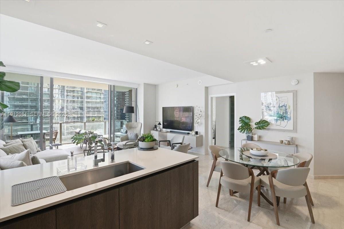88 SW 7th Street 1111, Miami, FL 33130 photo 6