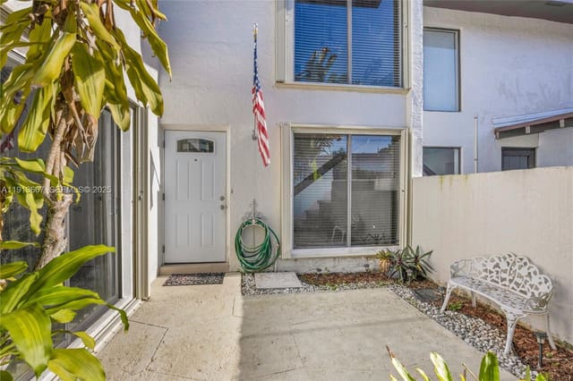 6949 SW 109th Place, Miami, FL 33173