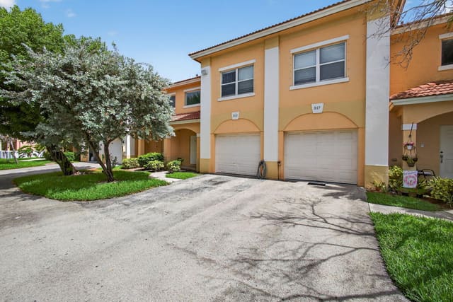513 Talia Circle, sold in Estancia At Palm Springs, Palm Springs, FL