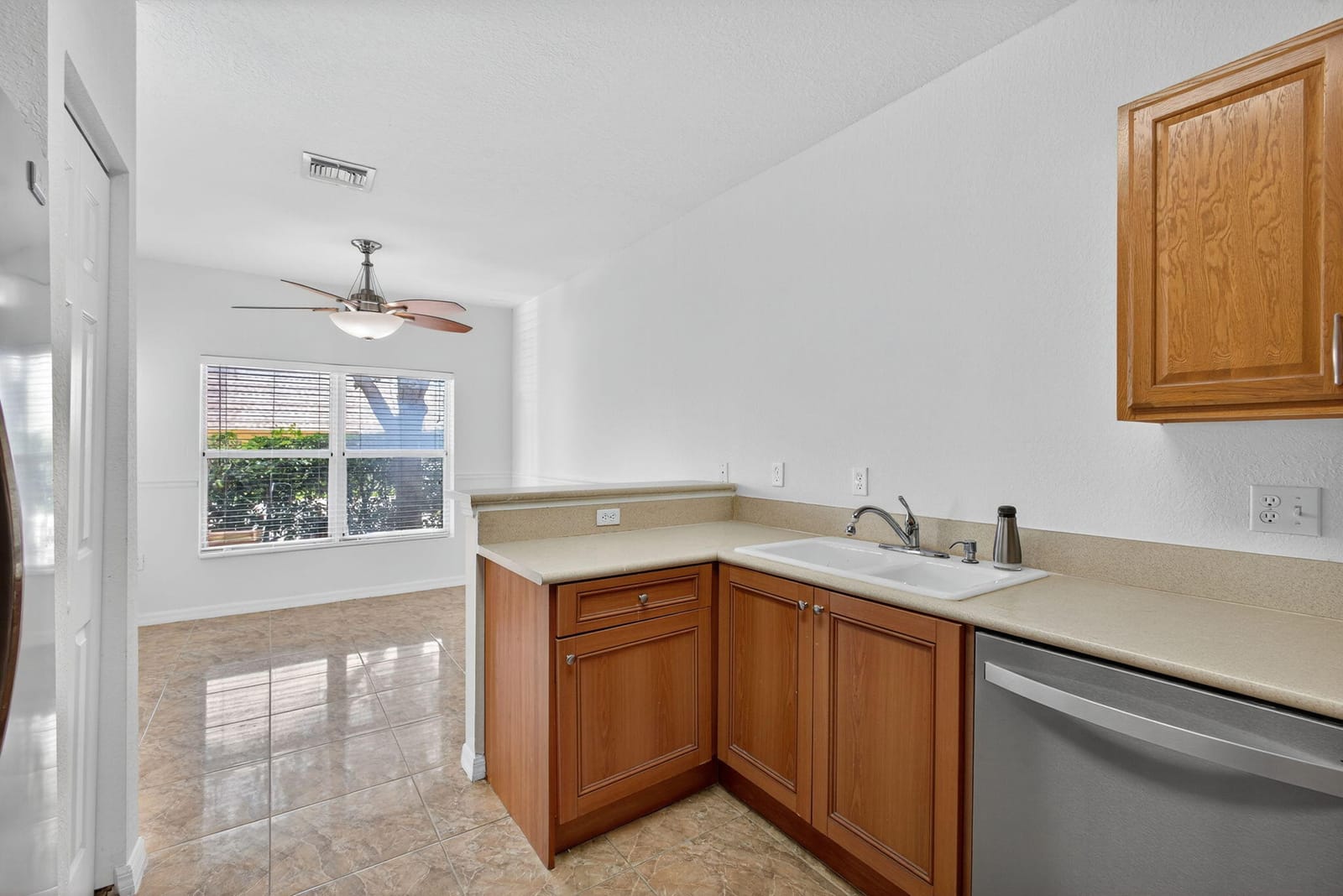 513 Talia Circle, Palm Springs, FL 33461 photo 5