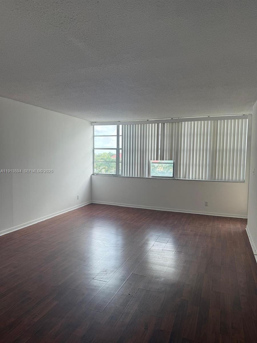 2025 NE 164th Street 406 — photo 10