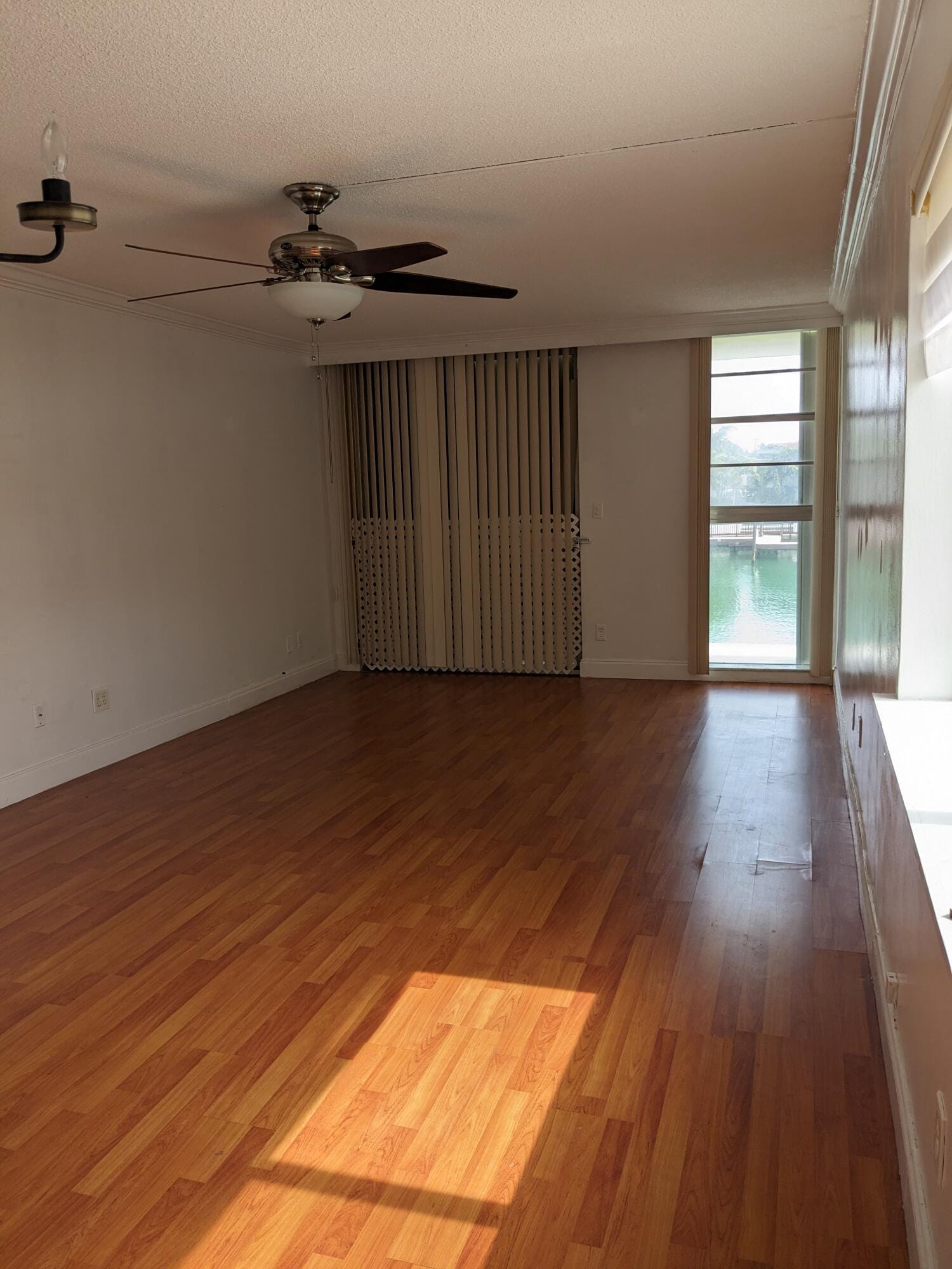 8001 N Crespi Boulevard 2c — photo 12