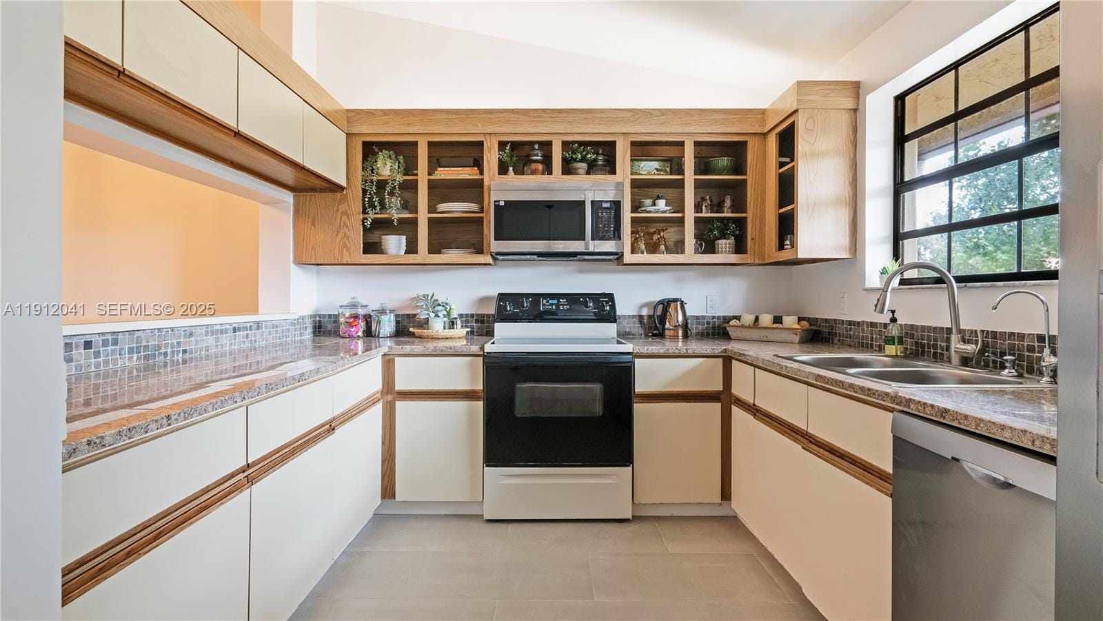406 Republic Court 406, Deerfield Beach, FL 33442 photo 8