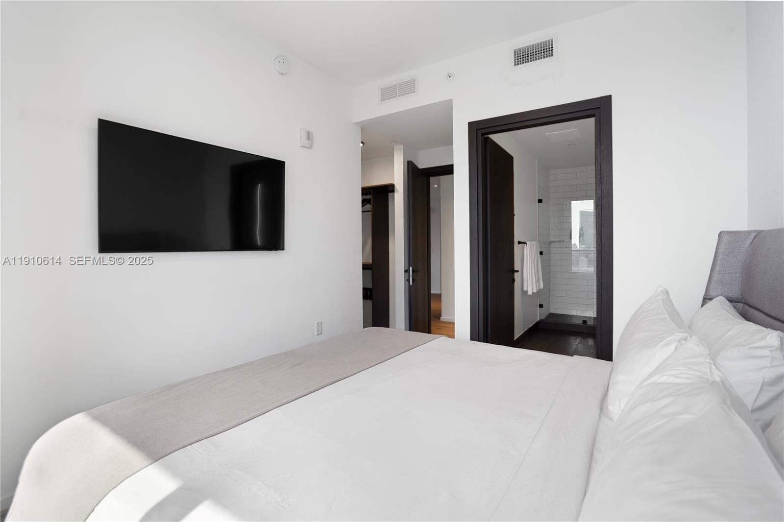 398 NE 5th Street 3618, Miami, FL 33132 photo 17