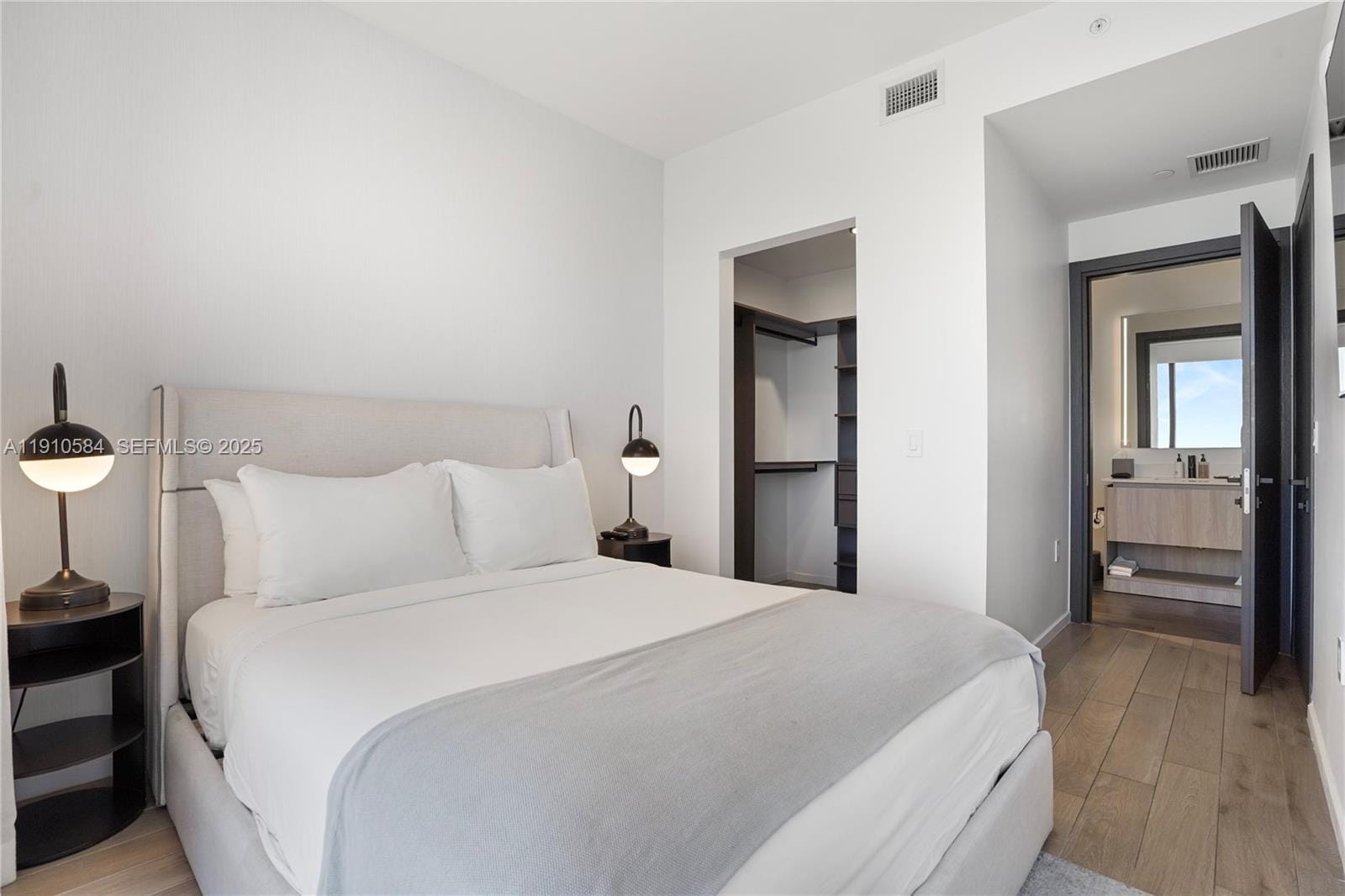 398 NE 5th Street 1811, Miami, FL 33132 photo 13