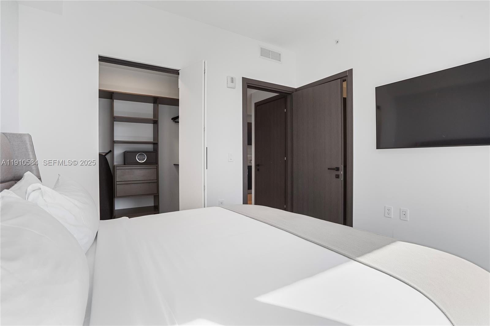398 NE 5th Street 1811, Miami, FL 33132 photo 19