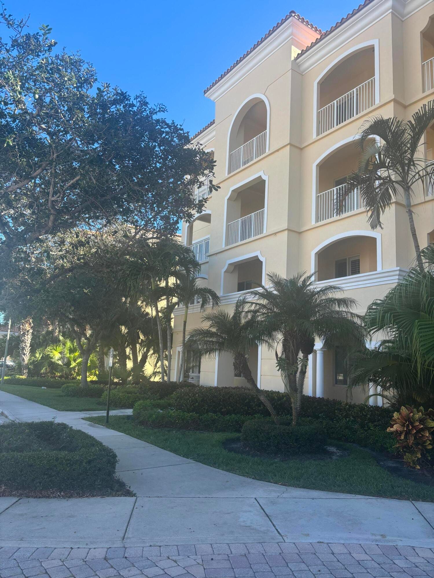 7 Harbour Isle Drive E 301, Fort Pierce, FL 34949 photo 2