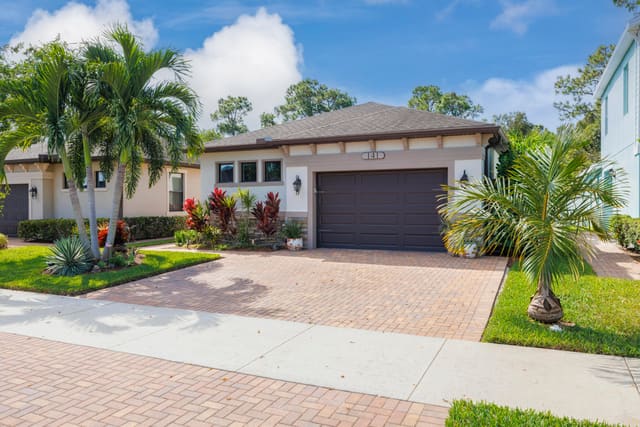 141 SE Via Visconti, Port St. Lucie, FL 34952