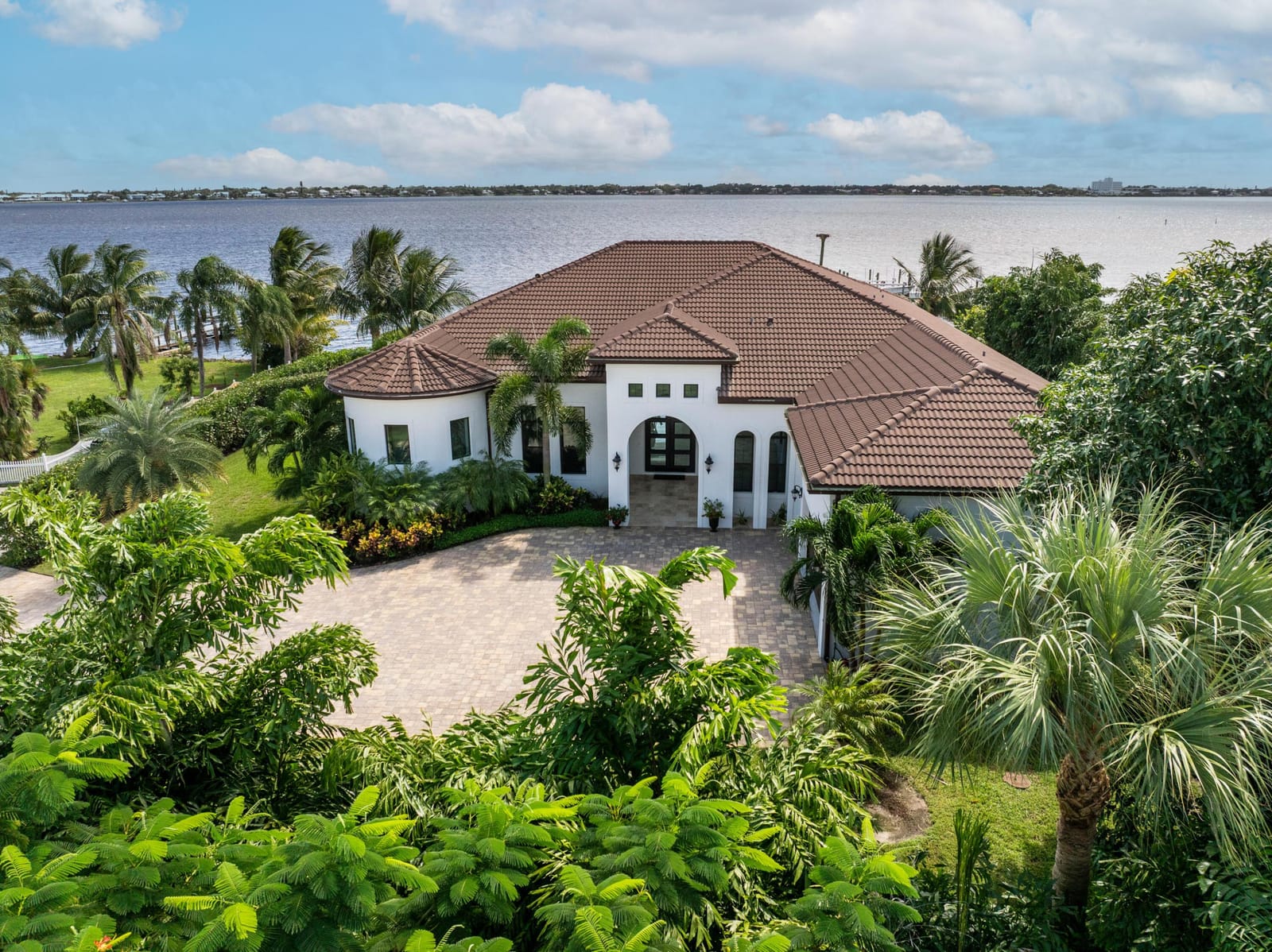 1000 NE Wright Avenue, Jensen Beach, FL 34957