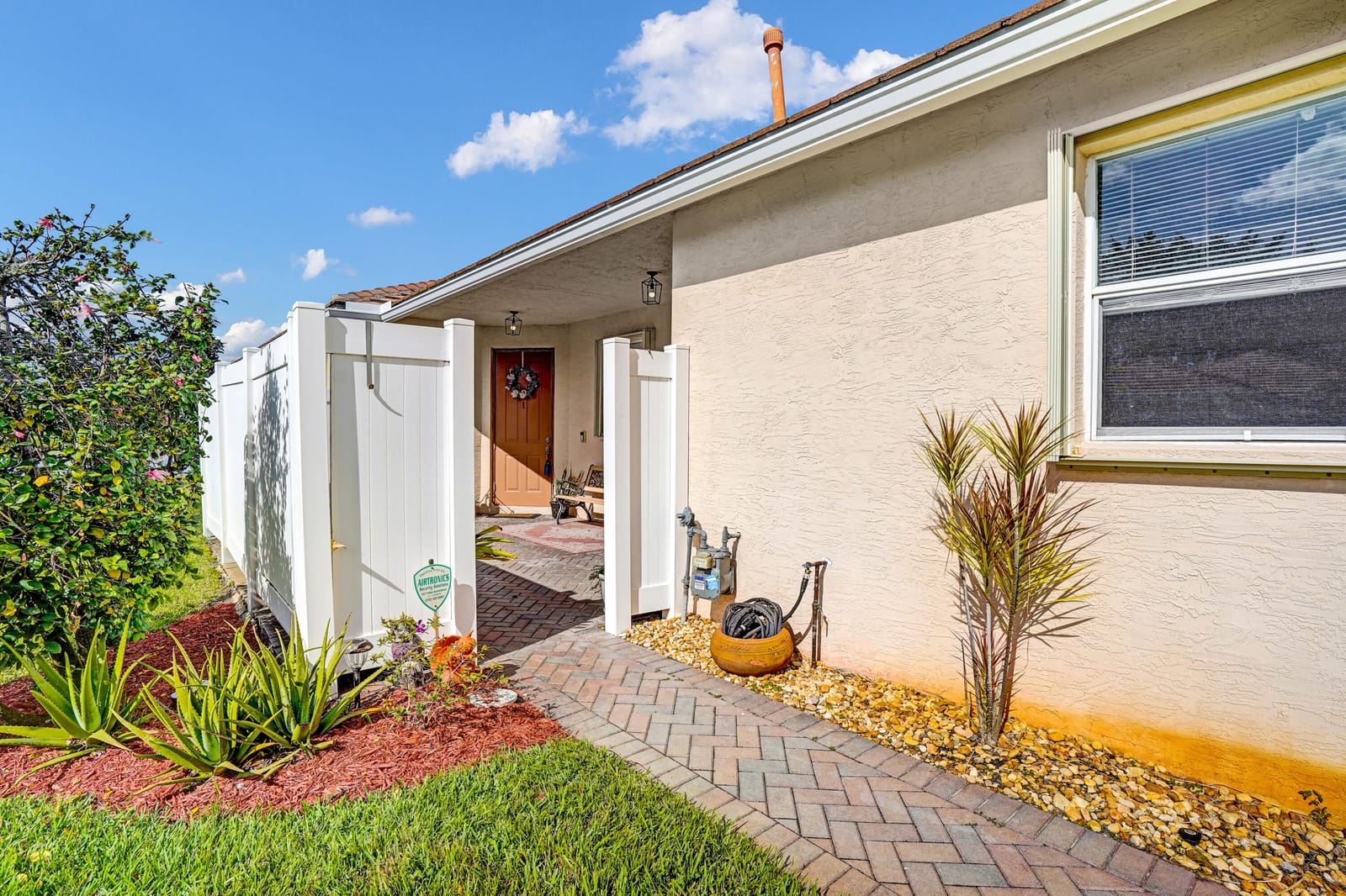 362 SW Coconut Key Way SW — photo 4